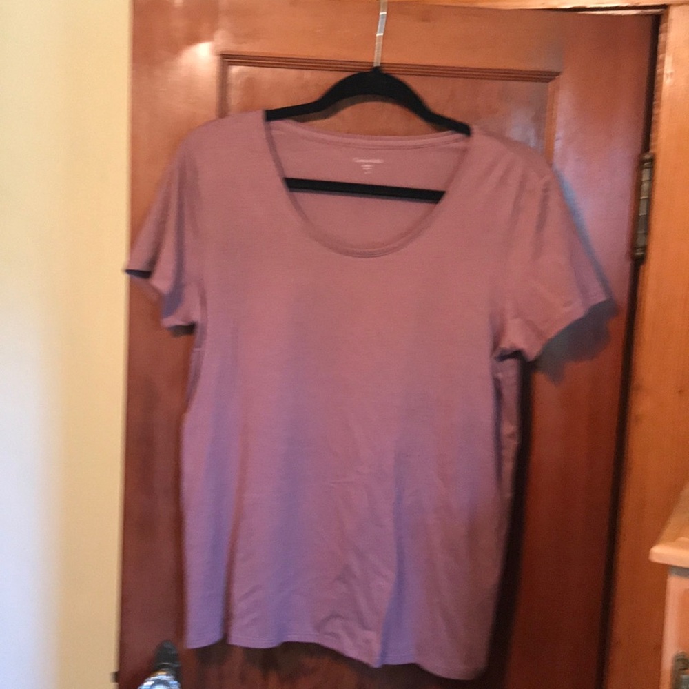 Women’s scoop neck tee